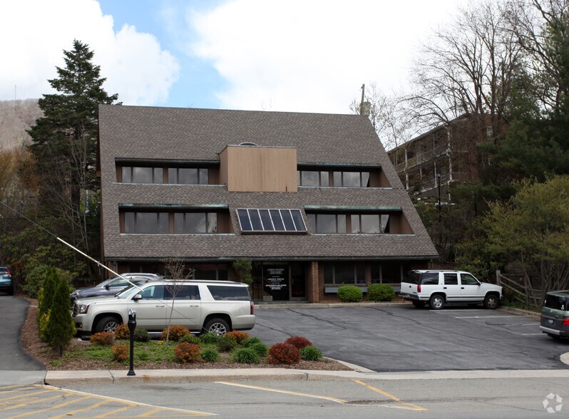 More Photos Of 756 W King St, Boone Office For Lease