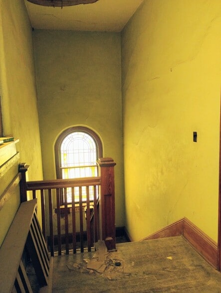 More Photos Of 906 Elm St, Coffeyville Religious Facility For Sale