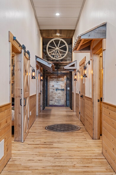 More Photos Of 417 Main St, Ashton Specialty For Sale