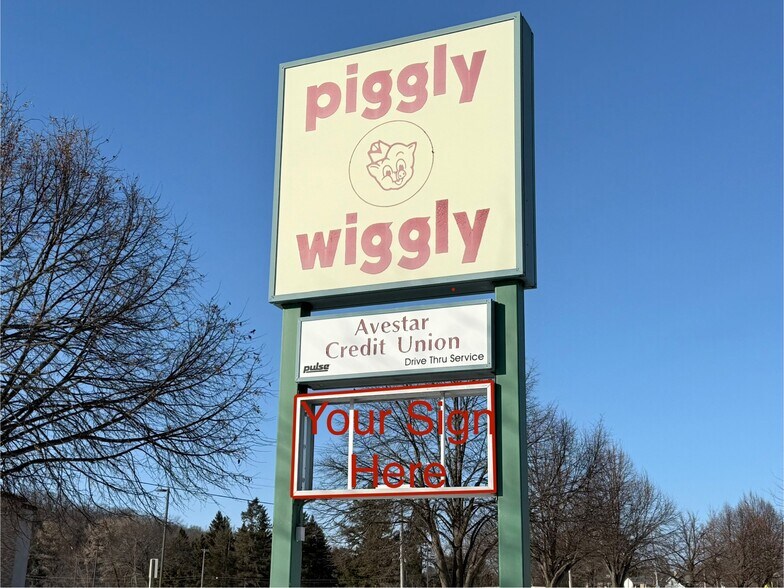 More Photos Of 808-810 N Monroe St, Waterloo Freestanding For Lease