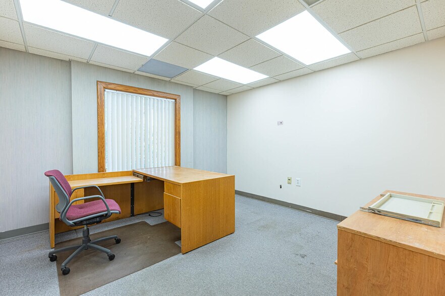 More Photos Of 4999 Northcutt Pl, Dayton Medical For Lease