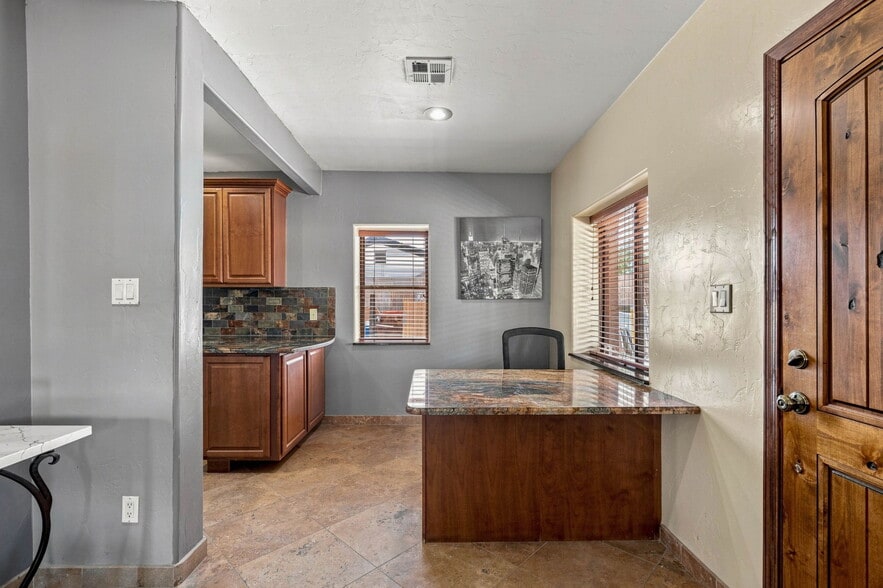 More Photos Of 3835 E Technical Dr, Tucson Warehouse For Lease