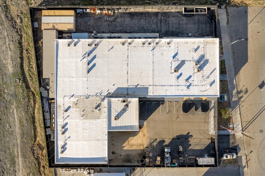 More Photos Of 44211 Yucca Ave, Lancaster Warehouse For Sale