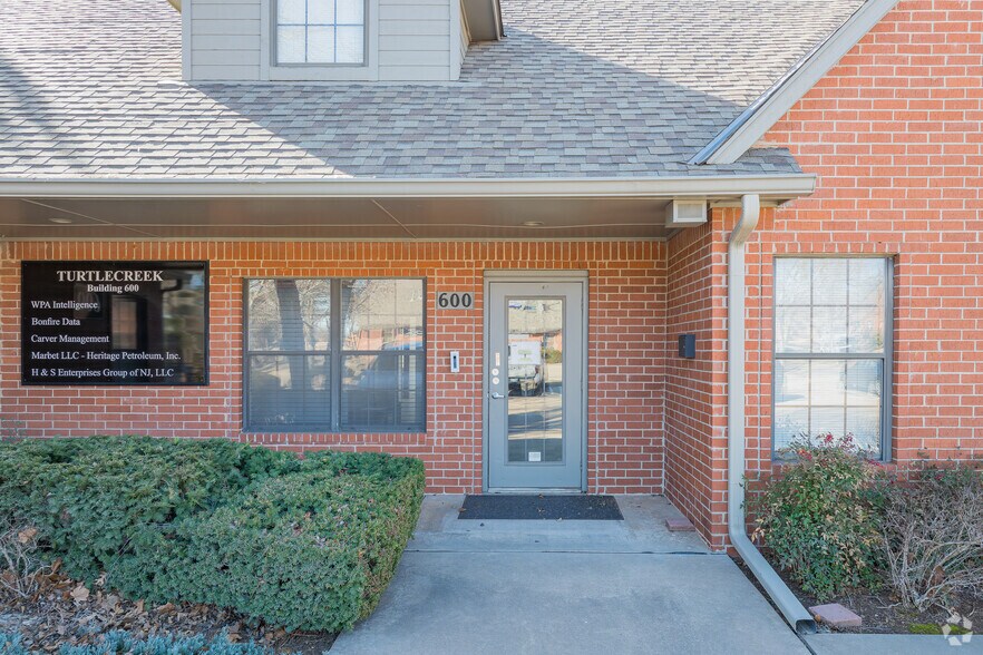 More Photos Of 1900 E 15th St, Edmond Office For Lease