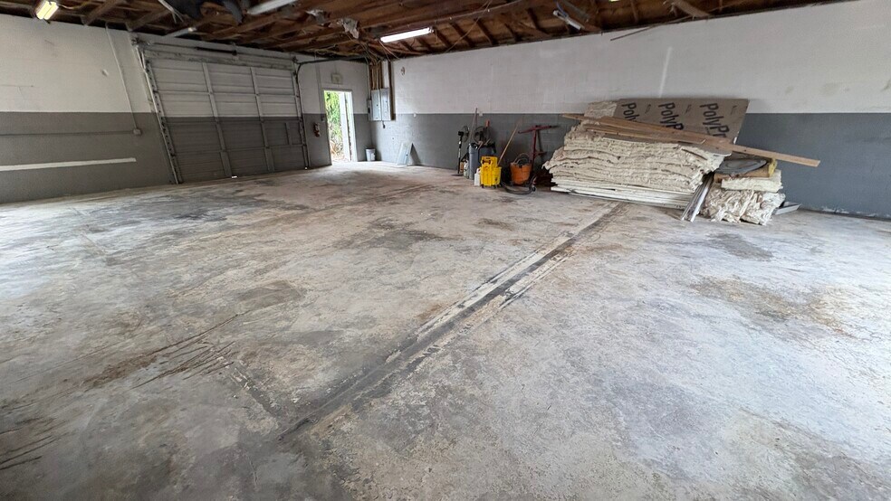 More Photos Of 7906 Leo Kidd Ave, Port Richey Warehouse For Sale