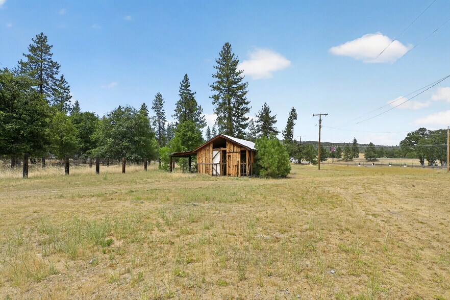 More Photos Of 5331 Easy St, Yreka General Retail For Sale