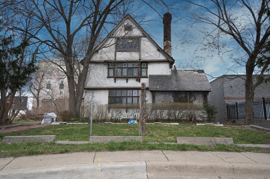 Primary Photo Of 1989 W Grand Blvd, Detroit Office Residential For Sale