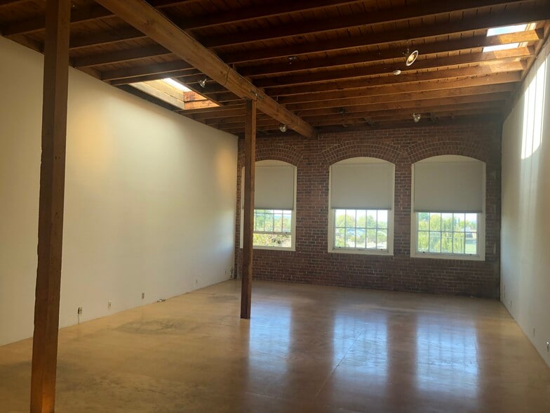 More Photos Of 1250 Addison St, Berkeley Light Distribution For Lease