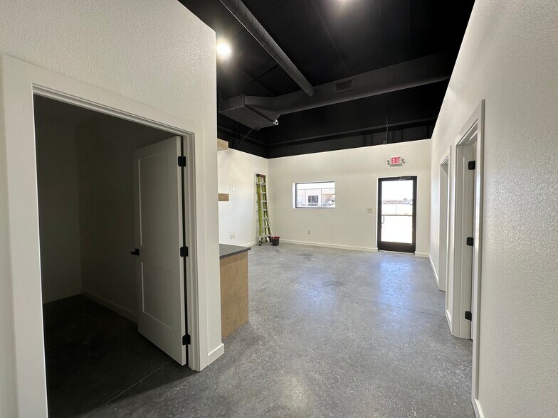 More Photos Of 1608 S County Road 1101, Midland Warehouse For Lease