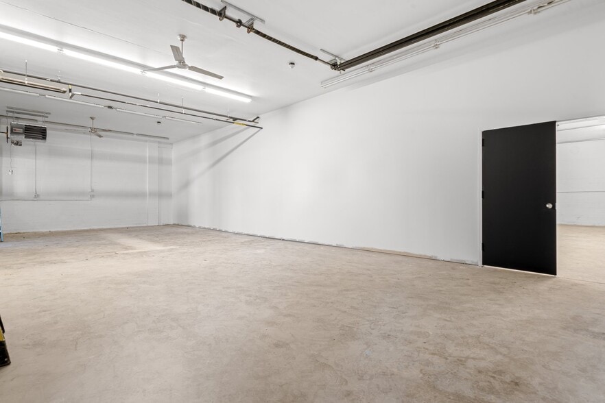 More Photos Of 894 Lafayette Rd, Seabrook Warehouse For Lease