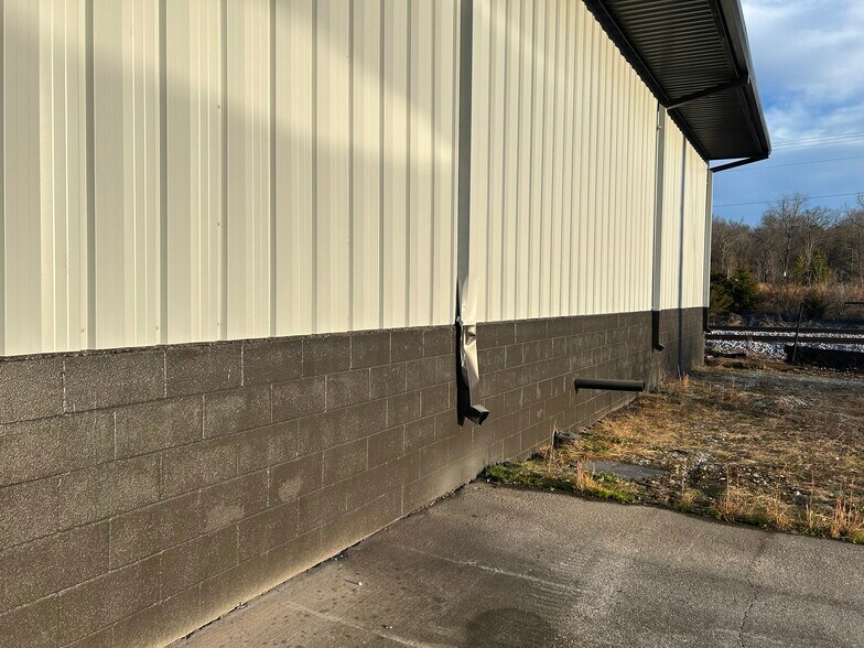 More Photos Of 4744 Singleton Station Rd, Louisville Distribution For Lease