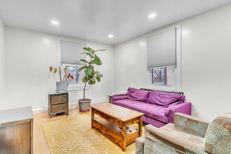 More Photos Of 478 Fabyan Pl, Newark Apartments For Sale