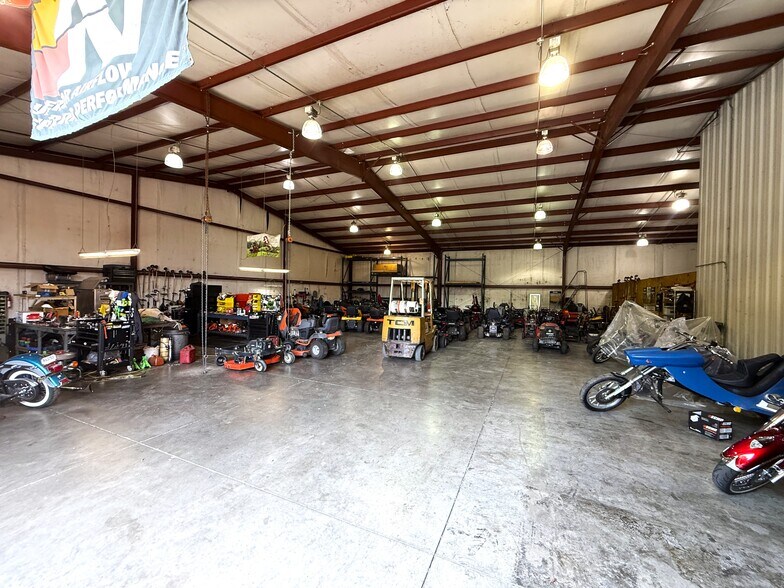 More Photos Of 861 25 70 Hwy, Newport Specialty For Sale