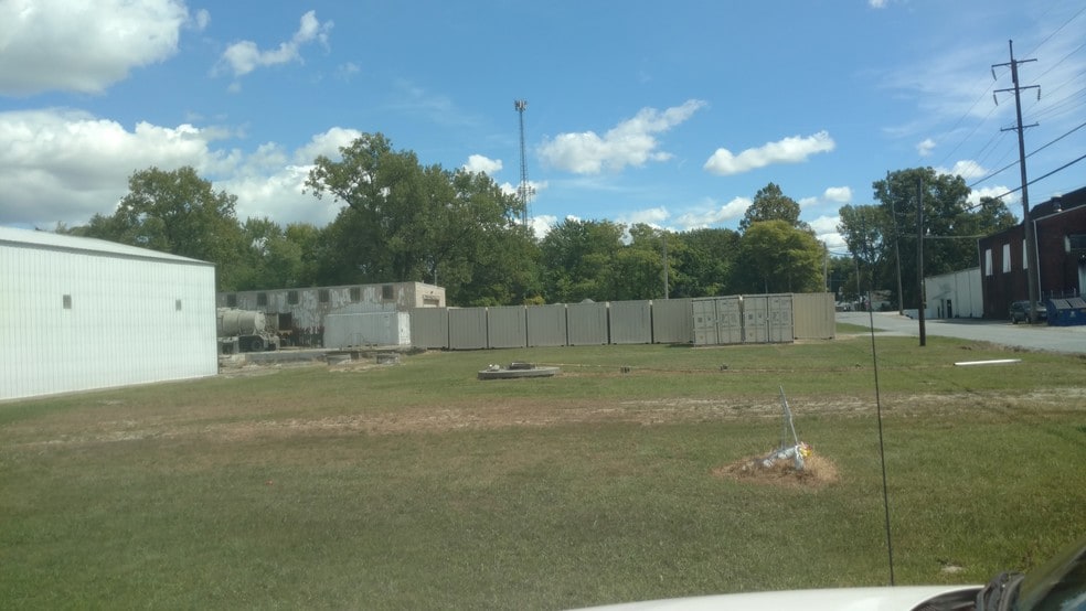 More Photos Of 600 S Camp Ave, Olney Warehouse For Sale