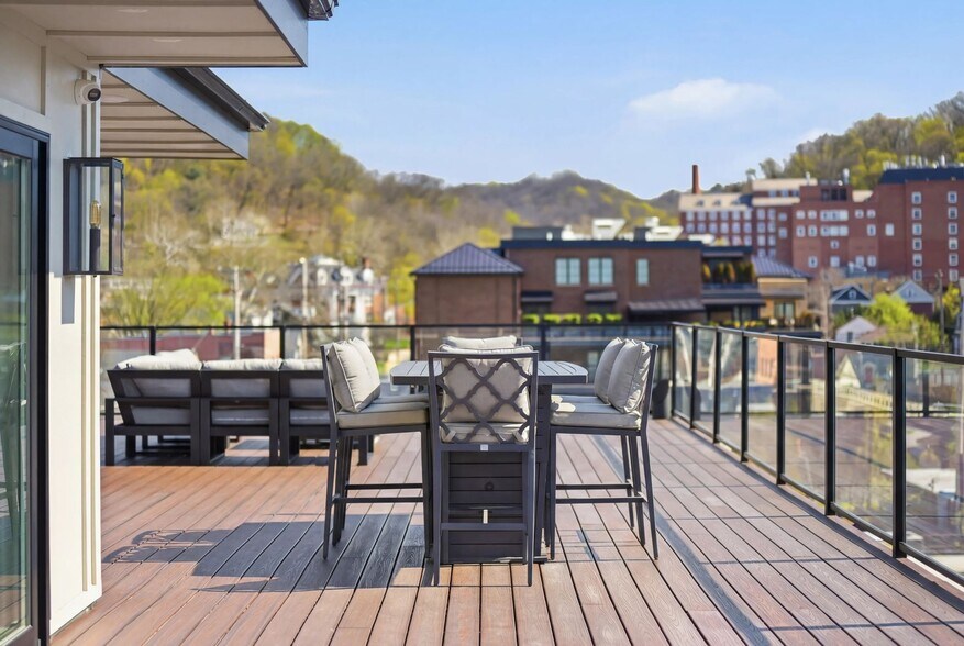 More Photos Of 443 Walnut St, Sewickley Flex For Sale