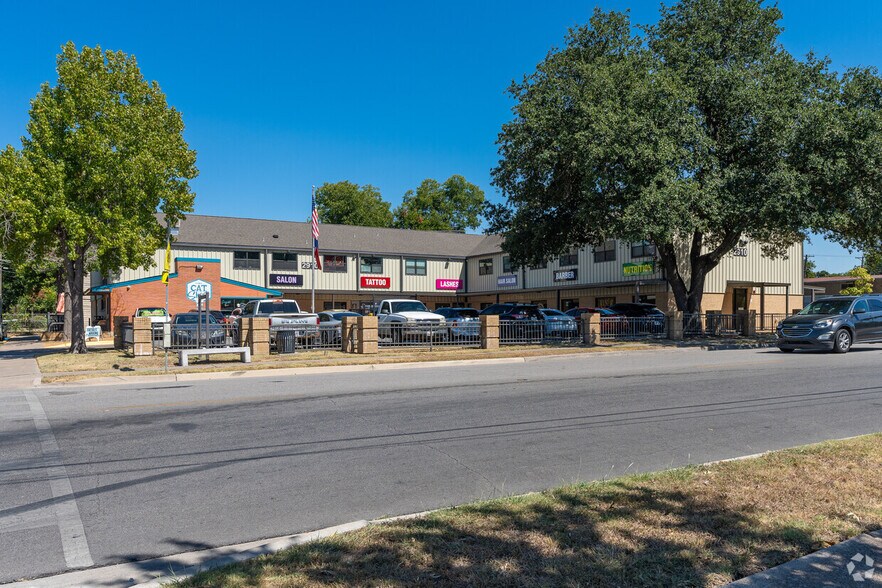 More Photos Of 2910 S Beckley Ave, Dallas Storefront Retail Office For Lease