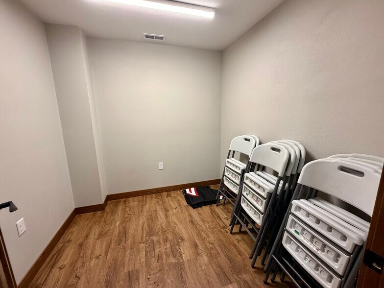 More Photos Of 405 Lake Ave, Gothenburg Distribution For Sale