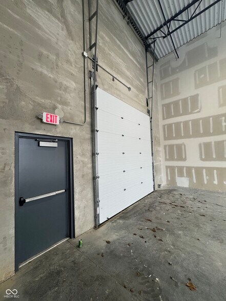 More Photos Of 14226 Bergen Blvd, Noblesville Flex For Sale