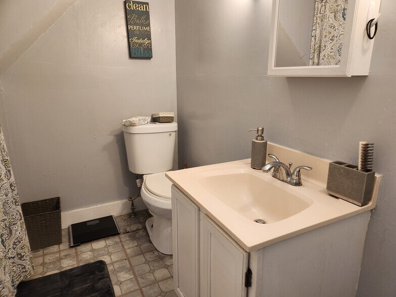 More Photos Of 53 -55 Rte 30 N, Castleton Flex For Sale