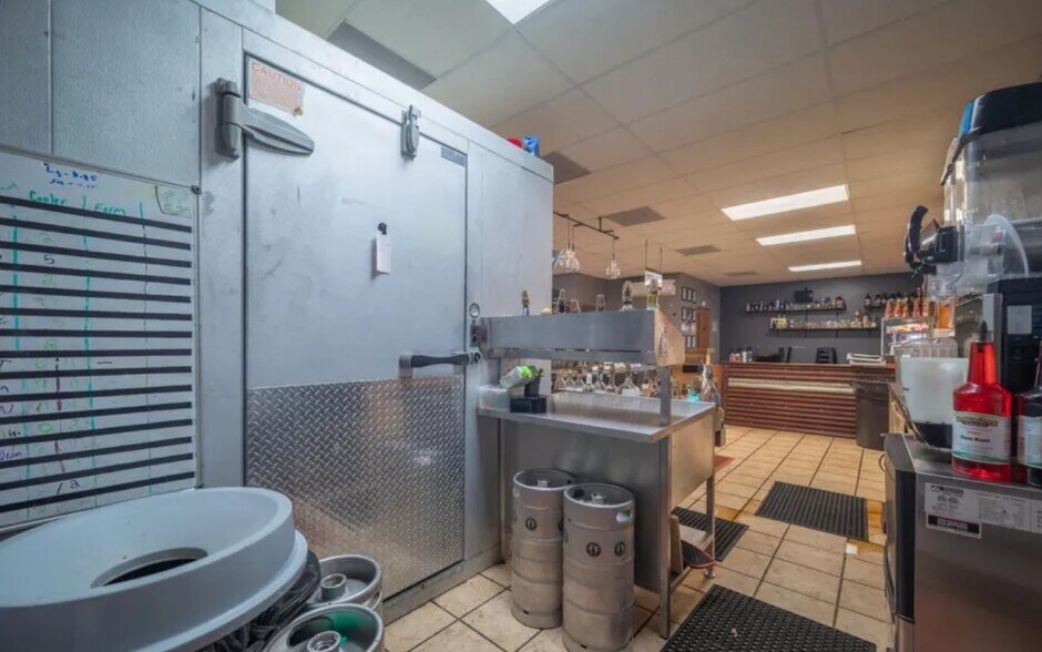 More Photos Of 1107 Cherokee Ave, Seneca Restaurant For Sale