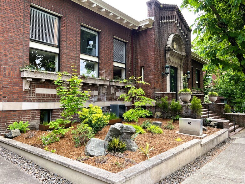 More Photos Of 1110 SE Alder St, Portland Office For Lease
