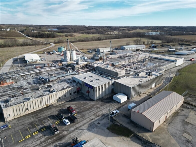 More Photos Of 832 E 3rd St, Milan Warehouse For Sale