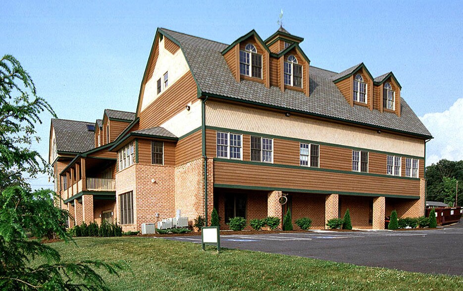 More Photos Of 2970 Corporate Ct, Orefield Medical For Lease