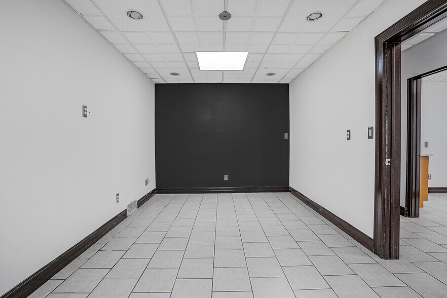 More Photos Of 24336 Michigan Ave, Dearborn Freestanding For Lease