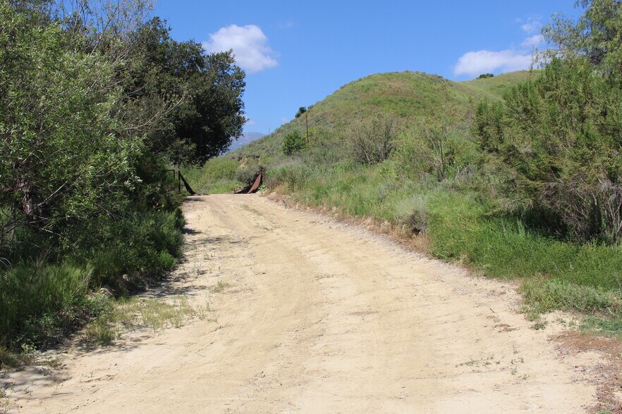 More Photos Of 0 Dickenson Rd, Santa Paula Land For Sale
