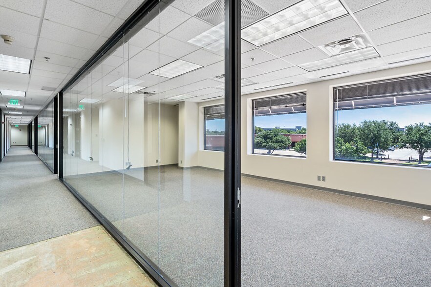 More Photos Of 3410 Midcourt Rd, Carrollton Showroom For Lease