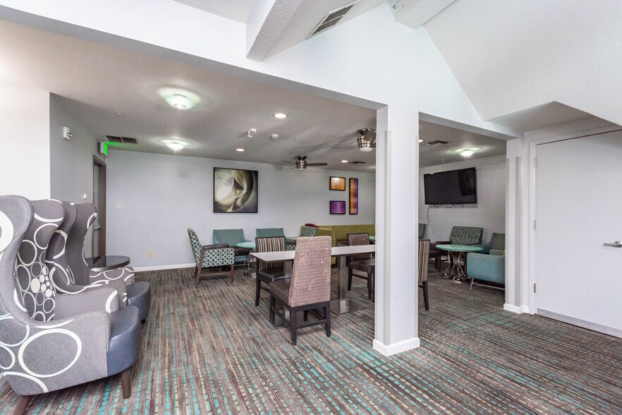 More Photos Of 1530 Howe Ave, Sacramento Hotel For Sale