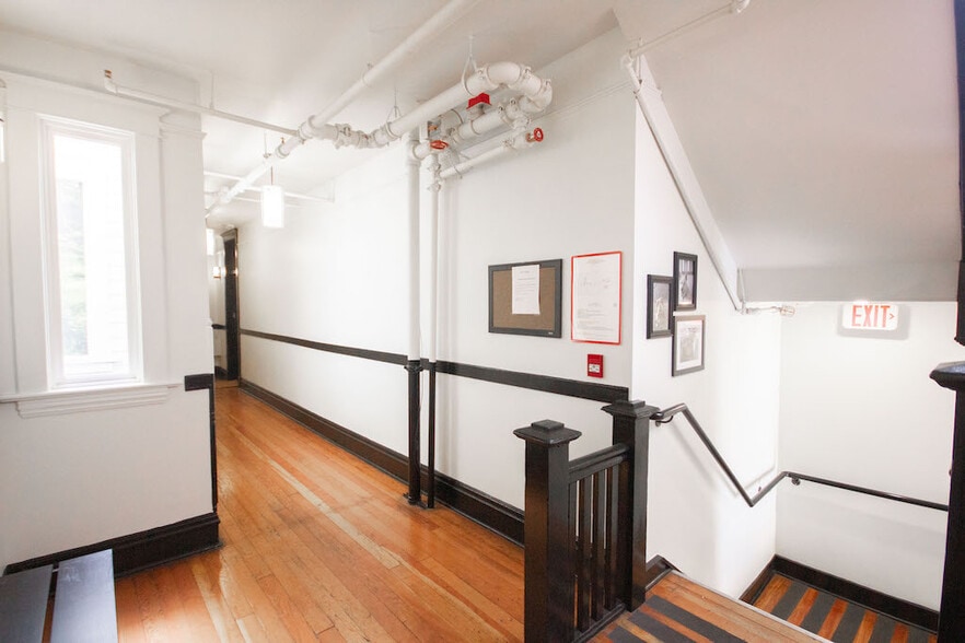 More Photos Of 1033 Granville St, Vancouver Apartments For Sale