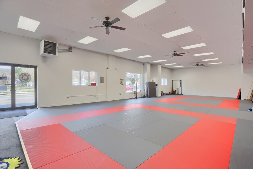 More Photos Of 115 W Main St, Evans City Freestanding For Sale