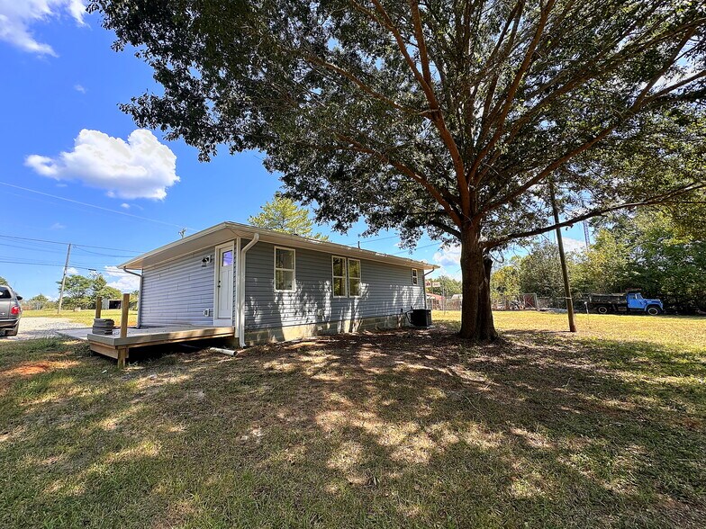 More Photos Of 5735 Fallston Rd, Lawndale Flex For Sale