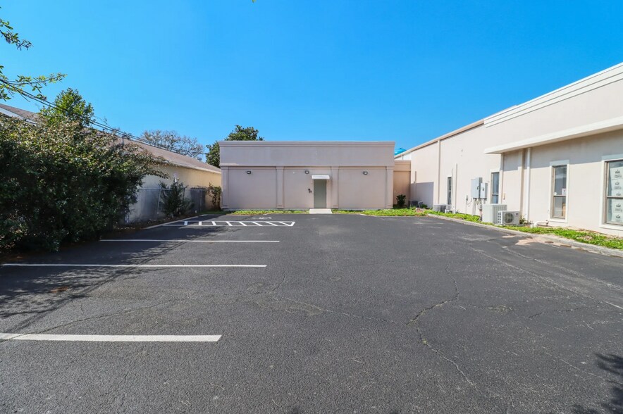 More Photos Of 185 Stahlman Ave, Destin Warehouse For Sale