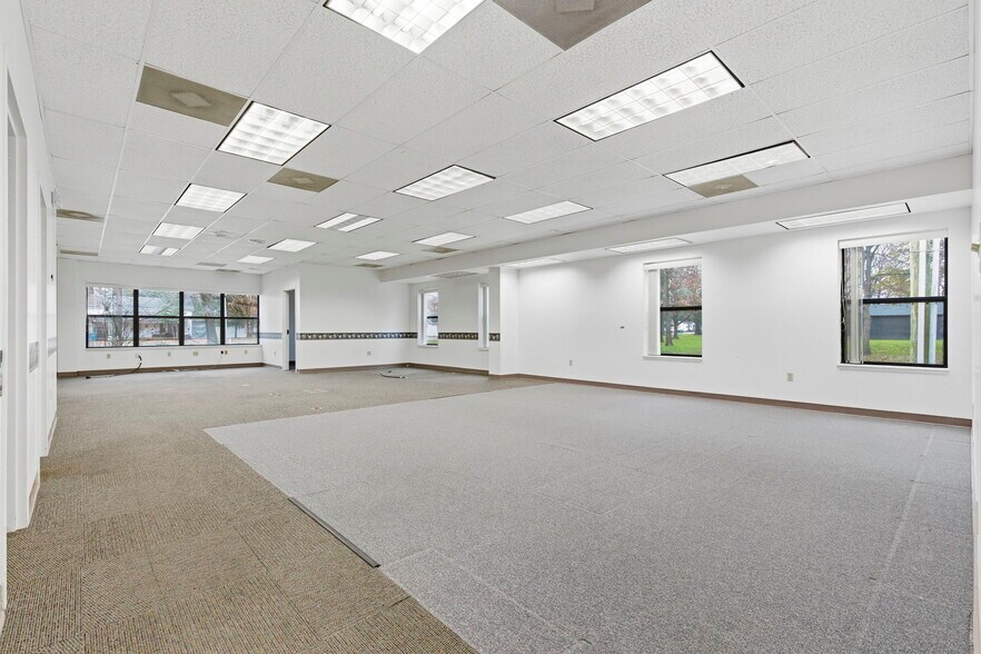 More Photos Of 718 N Martin St, East Prairie Office For Sale