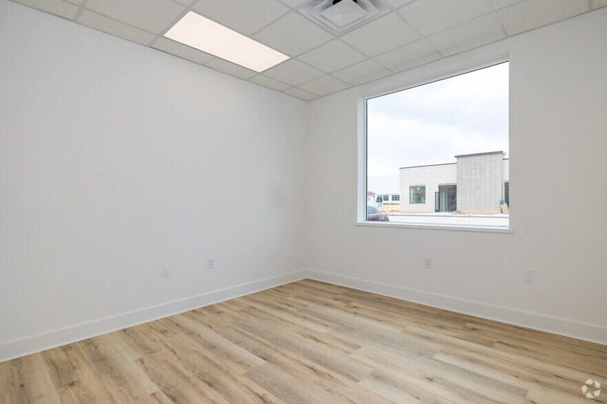 More Photos Of 30625 Kingsland Blvd, Brookshire Medical For Lease