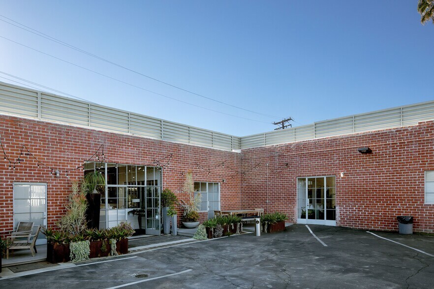 Primary Photo Of 1630 Euclid St, Santa Monica Loft Creative Space For Sale