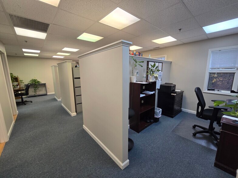 More Photos Of 50 Nashua Rd, Londonderry Office For Sale