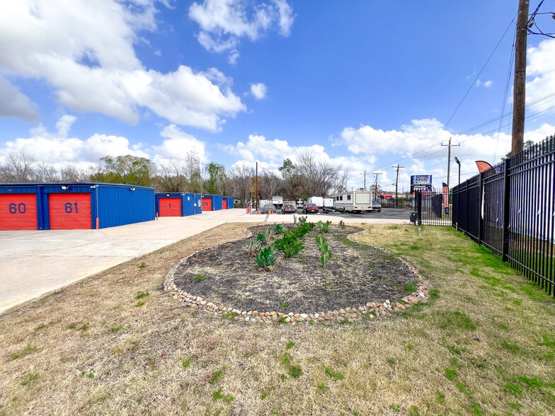 More Photos Of 11483 Old Highway 105 E, Conroe Self Storage For Sale