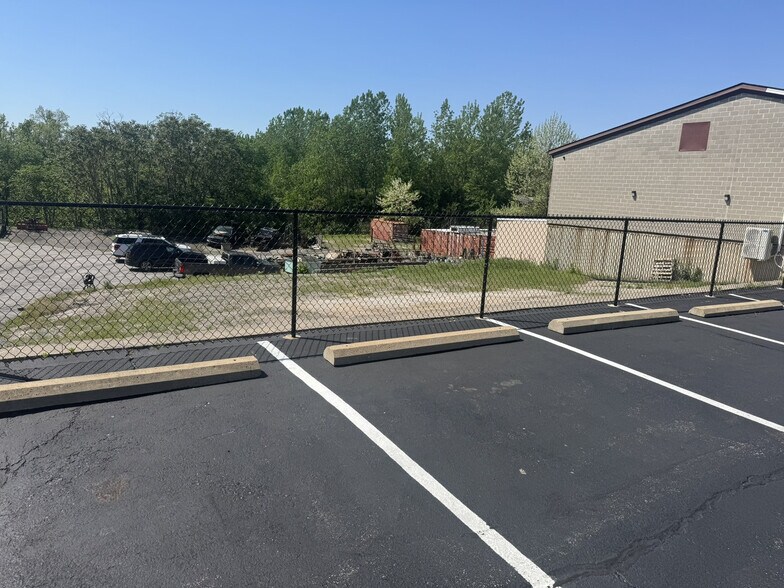 More Photos Of 2098 Gravois Rd, High Ridge Warehouse For Lease