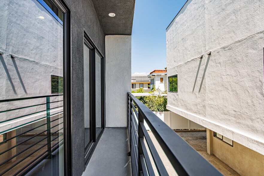 More Photos Of 1857 Crenshaw Blvd, Los Angeles Apartments For Sale