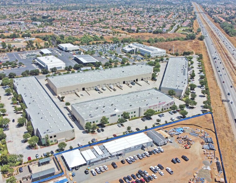 More Photos Of 24335 Prielipp Rd, Wildomar Showroom For Lease
