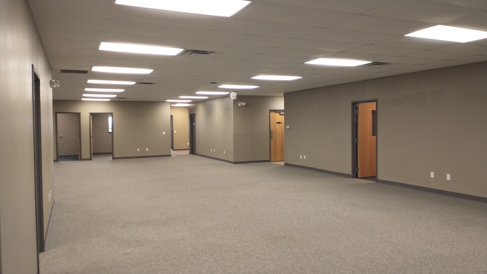 More Photos Of 171 S Lester Ave, Sidney Warehouse For Lease