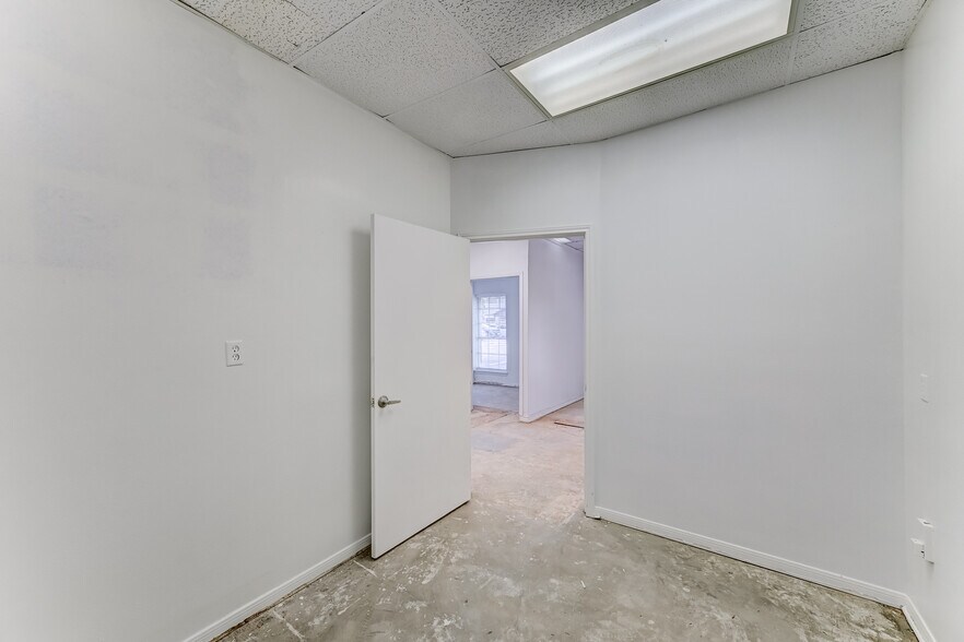 More Photos Of 14721 Pebble Bend Dr, Houston Medical For Lease