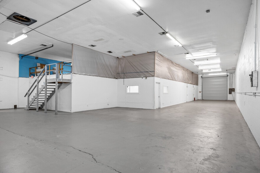 More Photos Of 128 Tomahawk Dr, Indian Harbour Beach Warehouse For Sale