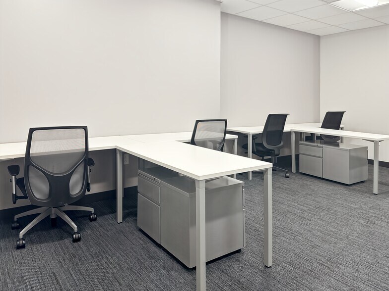 More Photos Of 201 St. Charles Ave, New Orleans Coworking Space