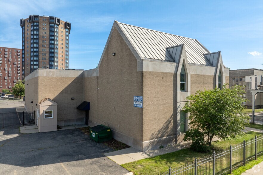 More Photos Of 60 E Warren Ave, Detroit Medical For Lease