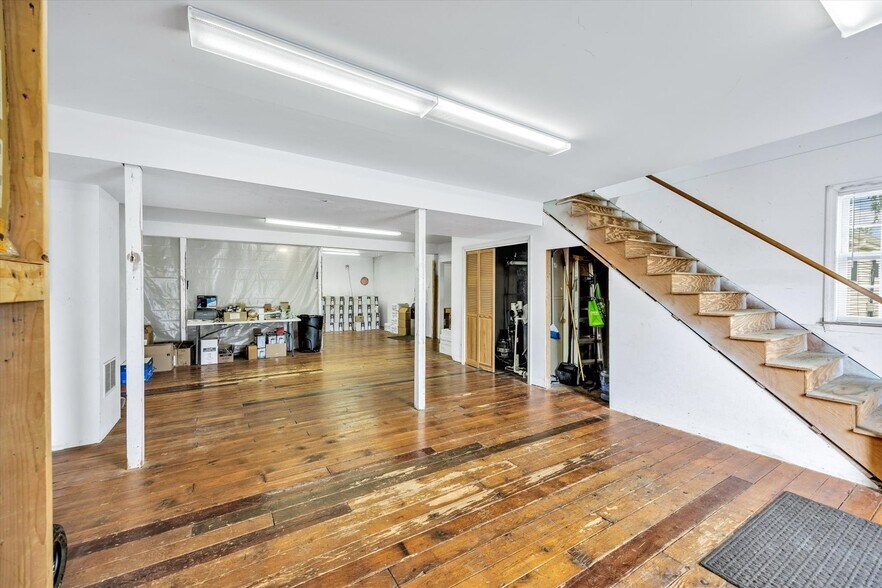 More Photos Of 28 Main St, Dennis Port Freestanding For Sale