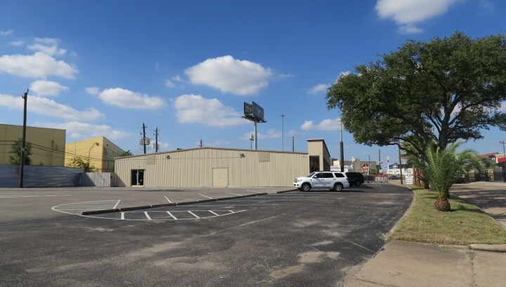 More Photos Of 6734 Larkwood Dr, Houston Freestanding For Lease